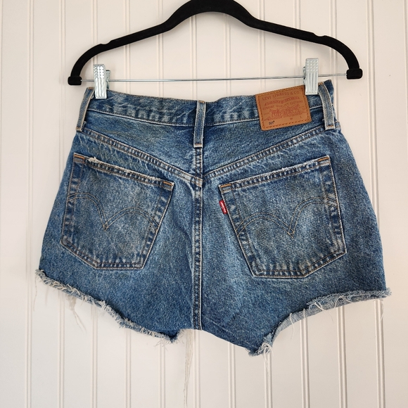 LEVIS 501 Medium Blue Wash Distressed Button Fly Cotton Denim Jean Shorts 26 - Picture 4 of 7